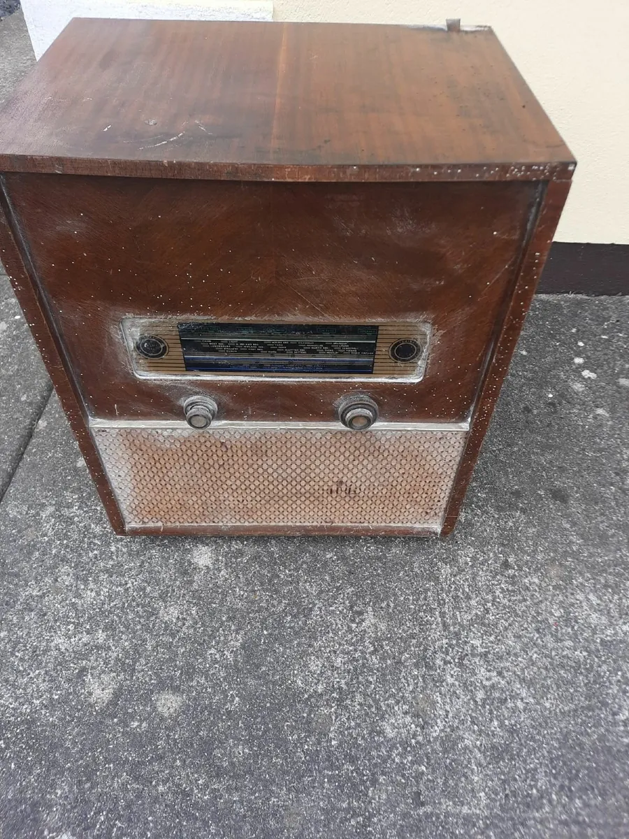 Antique radio - Image 1