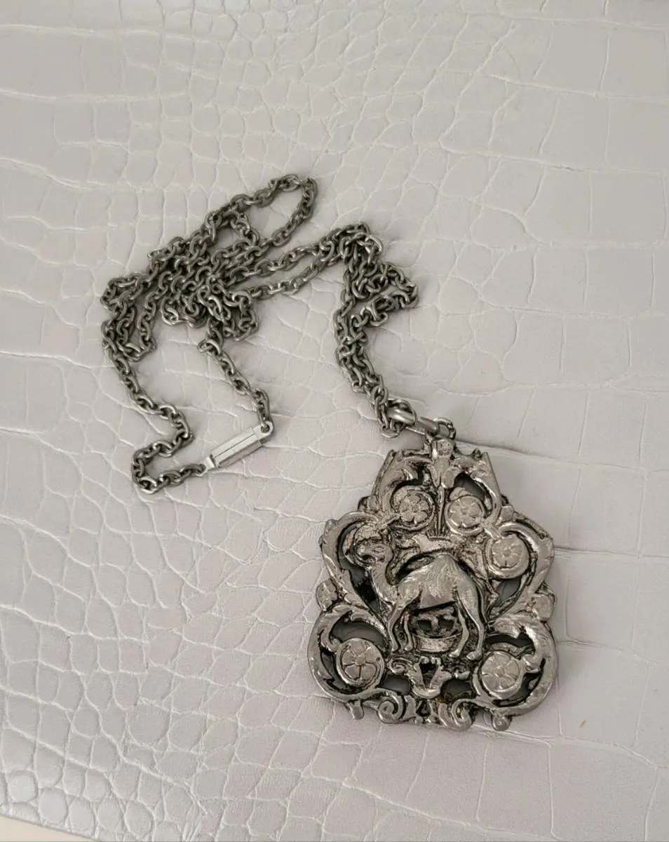 Very heavy necklace, Hansa hand & Camel - Image 2