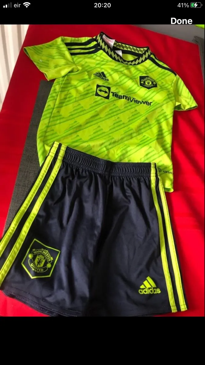 Boys Manchester United suit age 4/5 €10 - Image 1