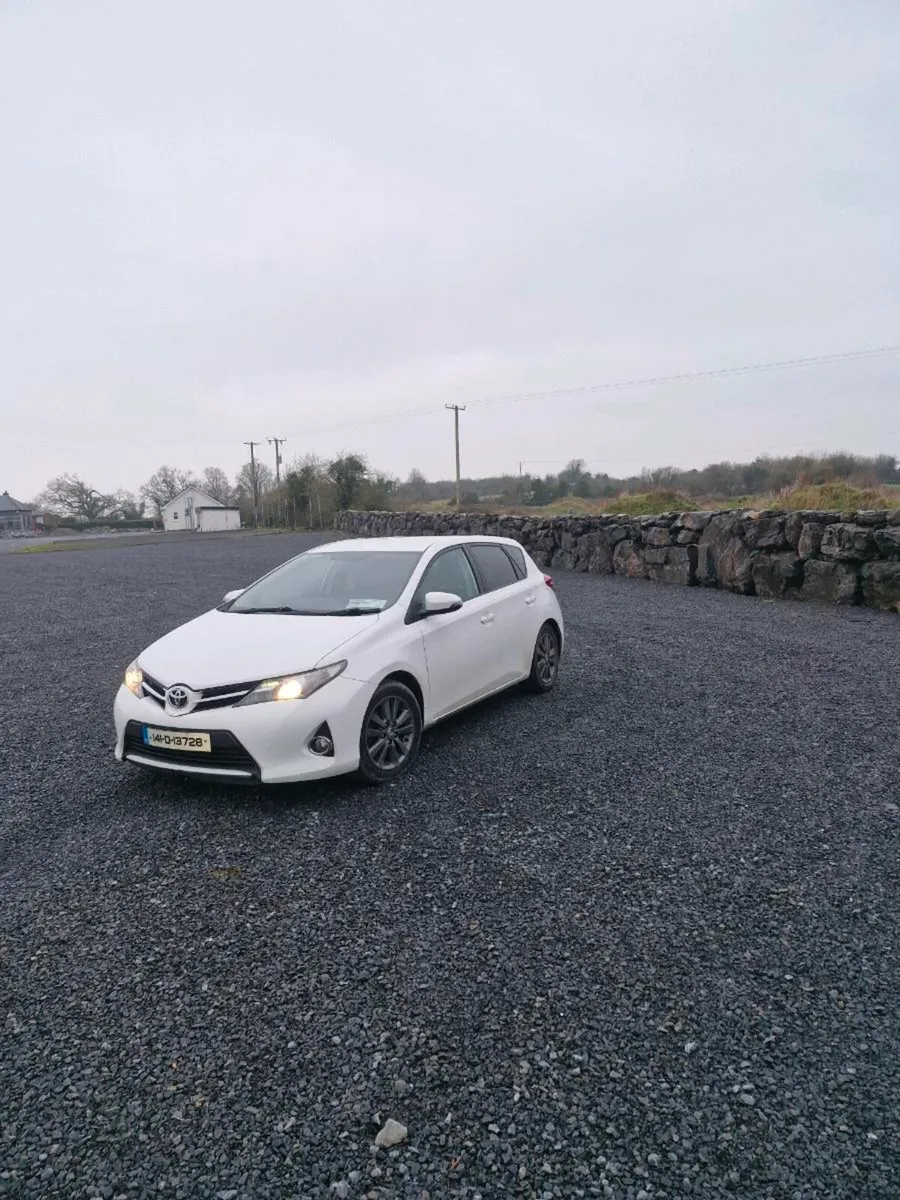 Toyota auris TAX & TEST - Image 1