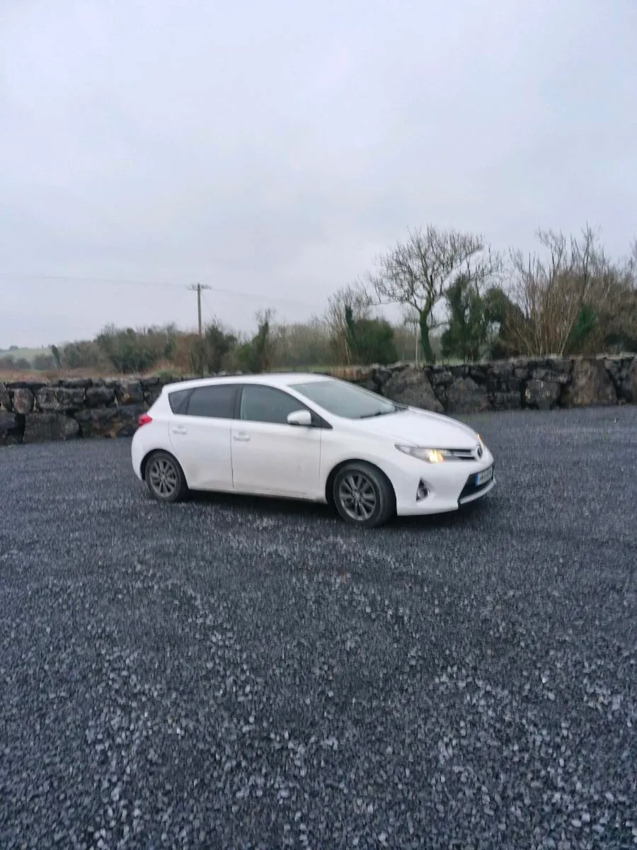 Toyota auris TAX & TEST - Image 2