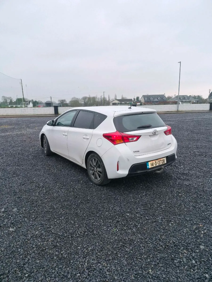 Toyota auris TAX & TEST - Image 3