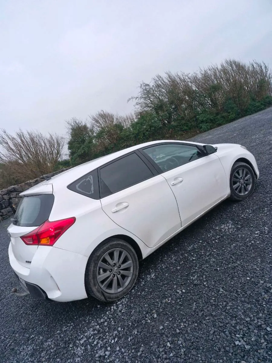 Toyota auris TAX & TEST - Image 4