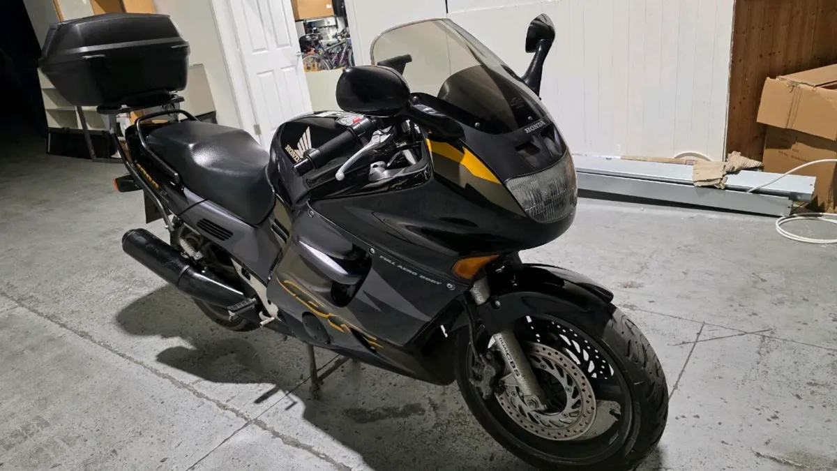 Honda CBR1000F Hurricane - Image 4