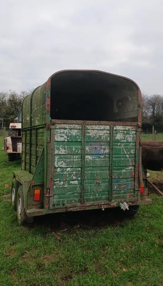 Horse box - Image 1