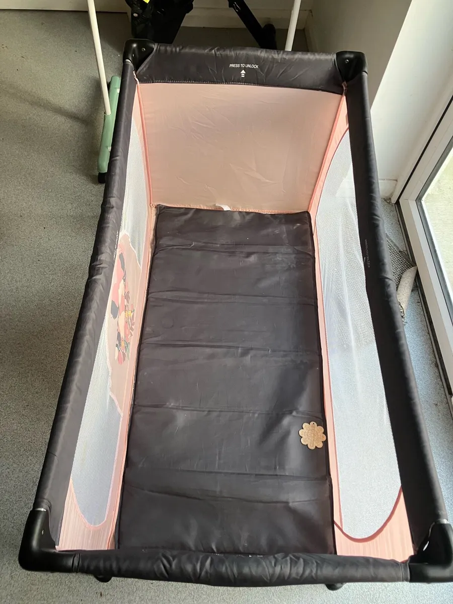 Baby play pen - Image 1