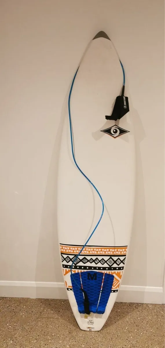 Surfboard 6’7” Bic - Image 1