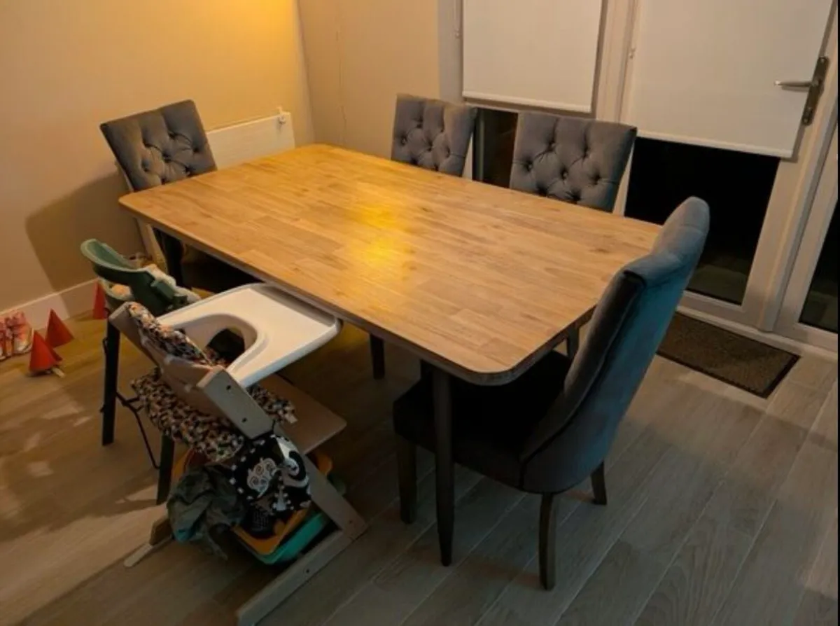 Dining table - Image 1