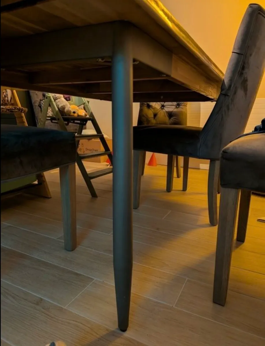 Dining table - Image 2