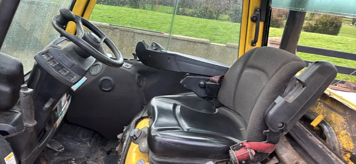 5.5 ton diesel forklift - Image 3