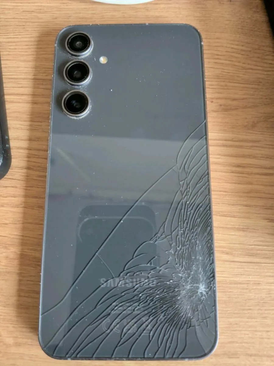 Samsung S23FE - Image 3