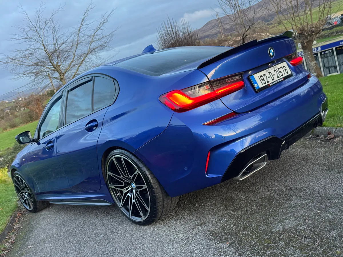 BMW 3-Series 2019 m sport - Image 1