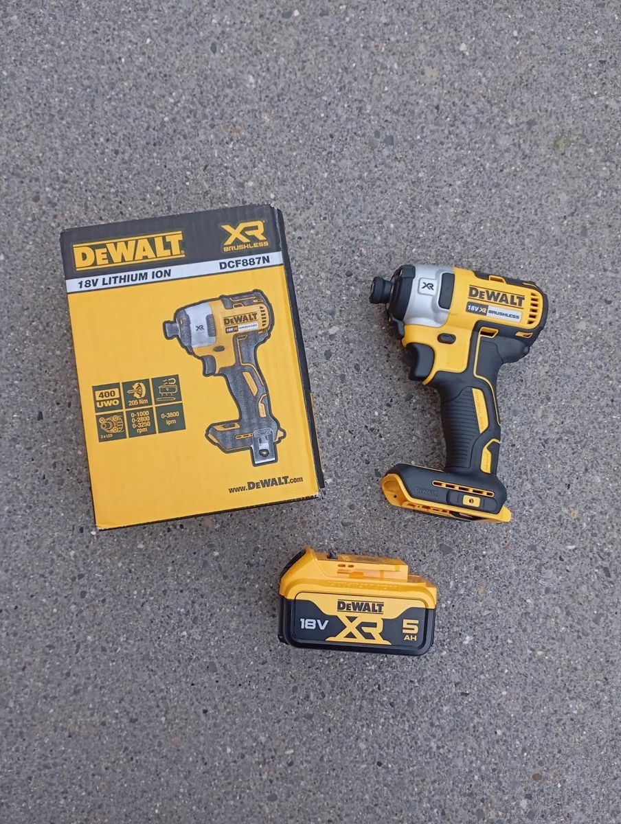 DeWalt dcf887 Impact Driver & Battery - Image 1