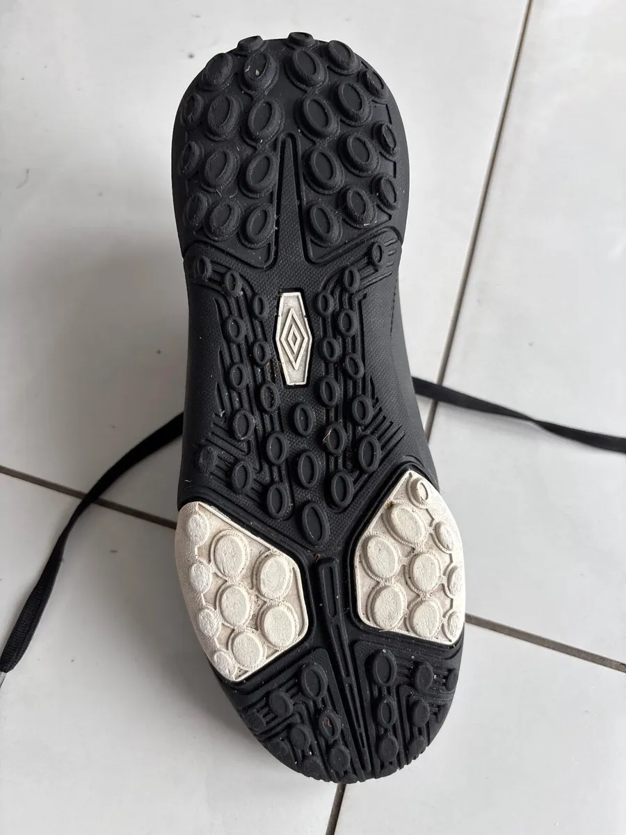 Kids Umbro Calcio Turf Football Shoes - Image 4