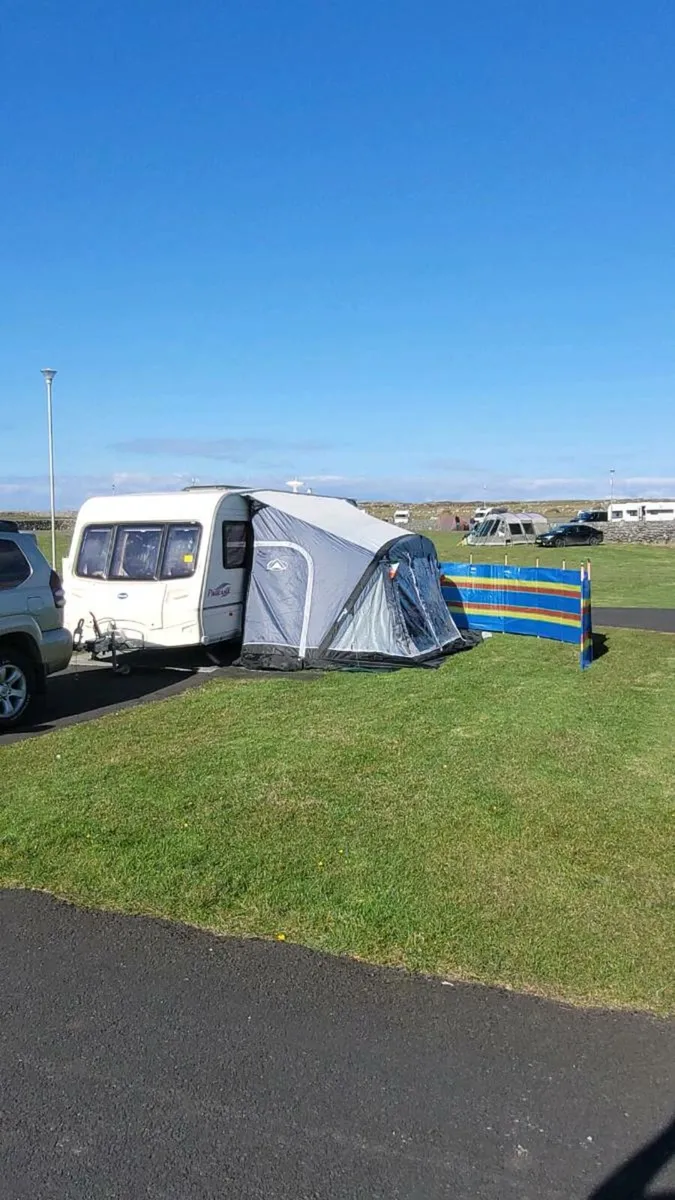 Bailey pageant series 5 burgundy caravan - Image 2