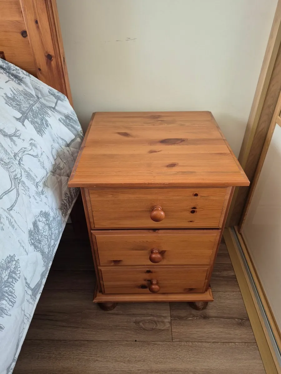 King size bed and nightstands - solid wood - Image 2