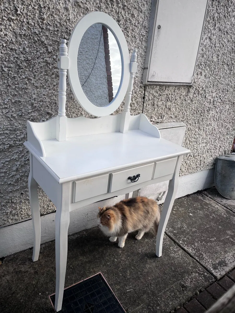 Vanity table and chair - Image 2
