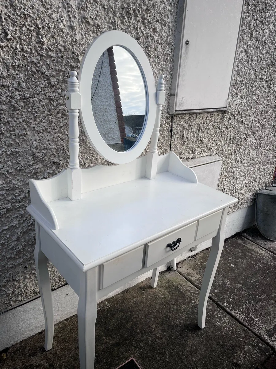 Vanity table and chair - Image 3