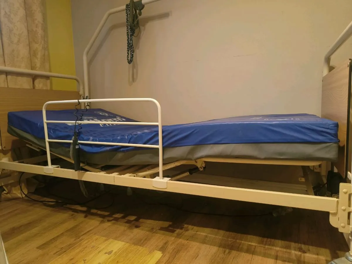 Hospital bed - Image 4