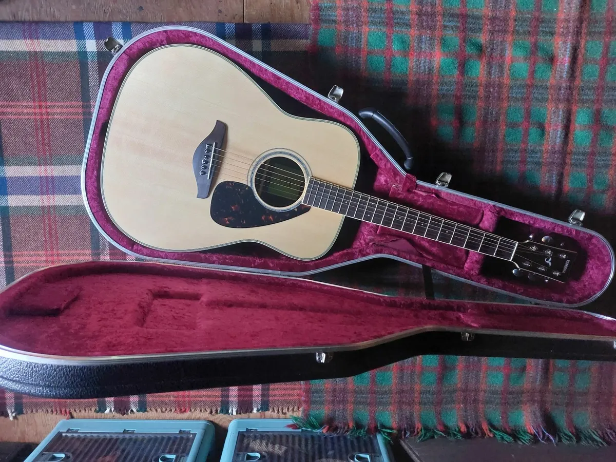 Yamaha FG830 Acoustic Guitar - Image 3