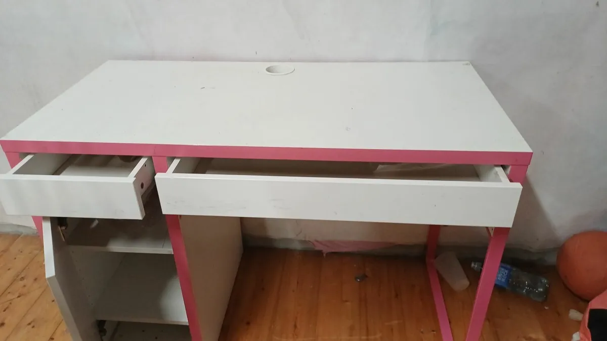 Desk  and chair - Image 1