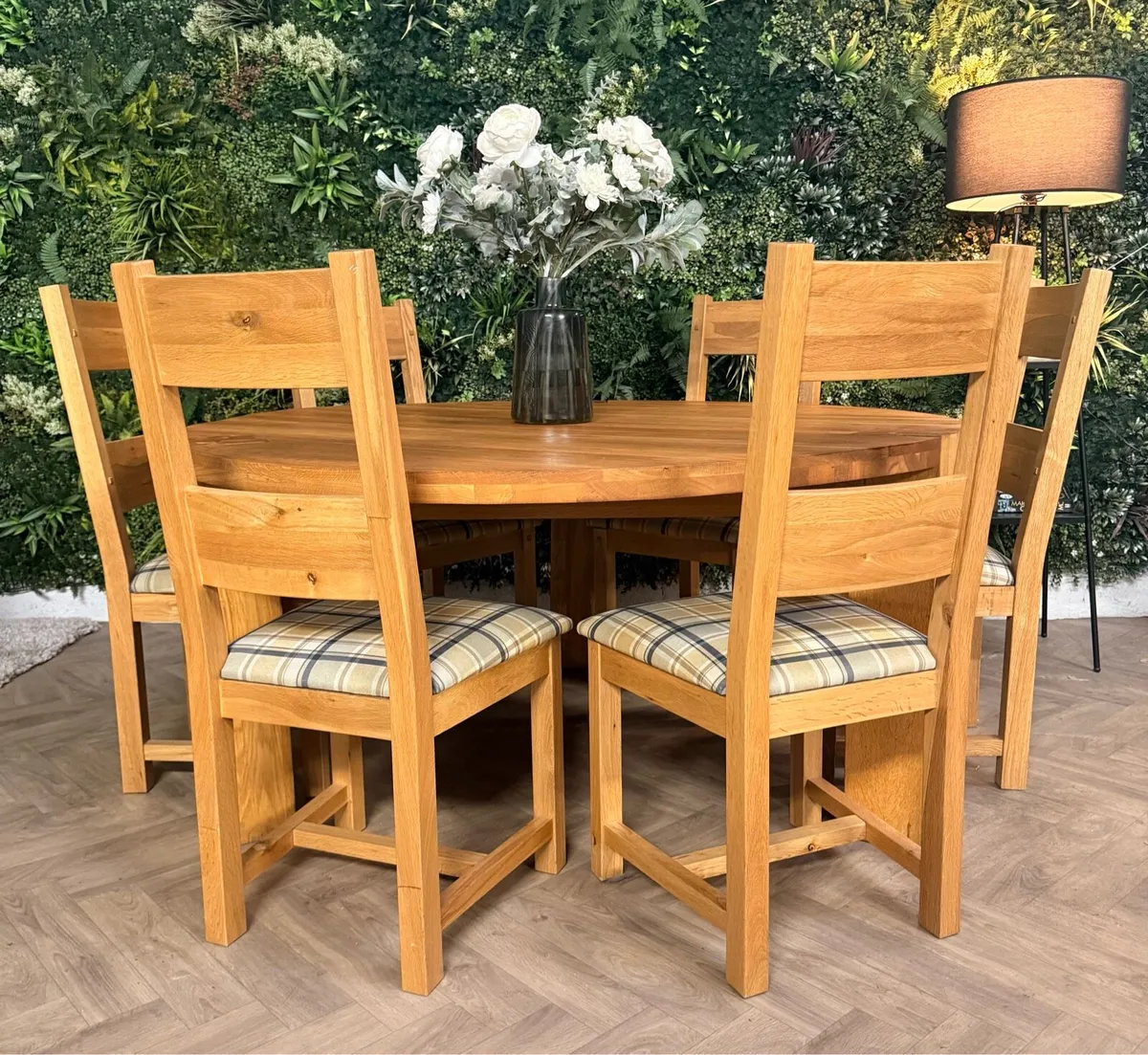 Large solid oak kitchen table & 6 chairs - Image 1
