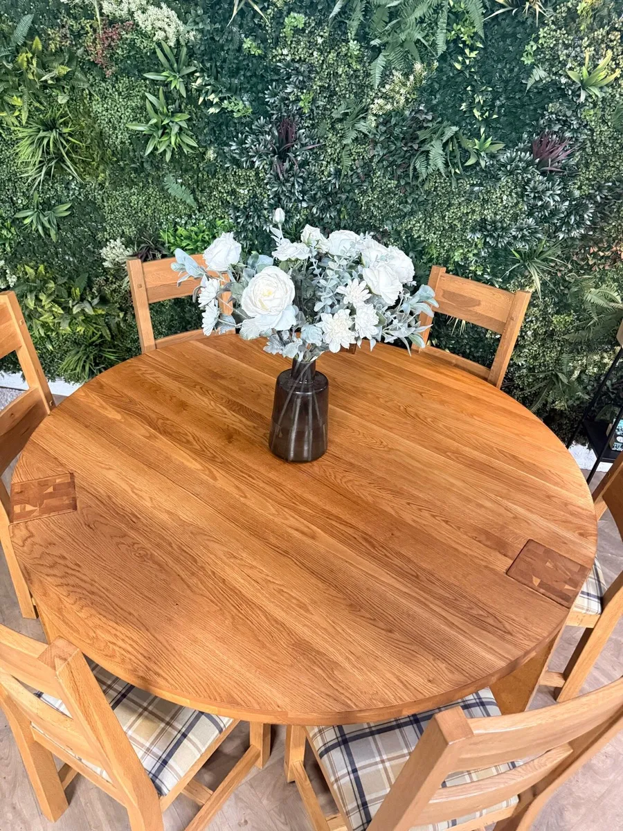Large solid oak kitchen table & 6 chairs - Image 3