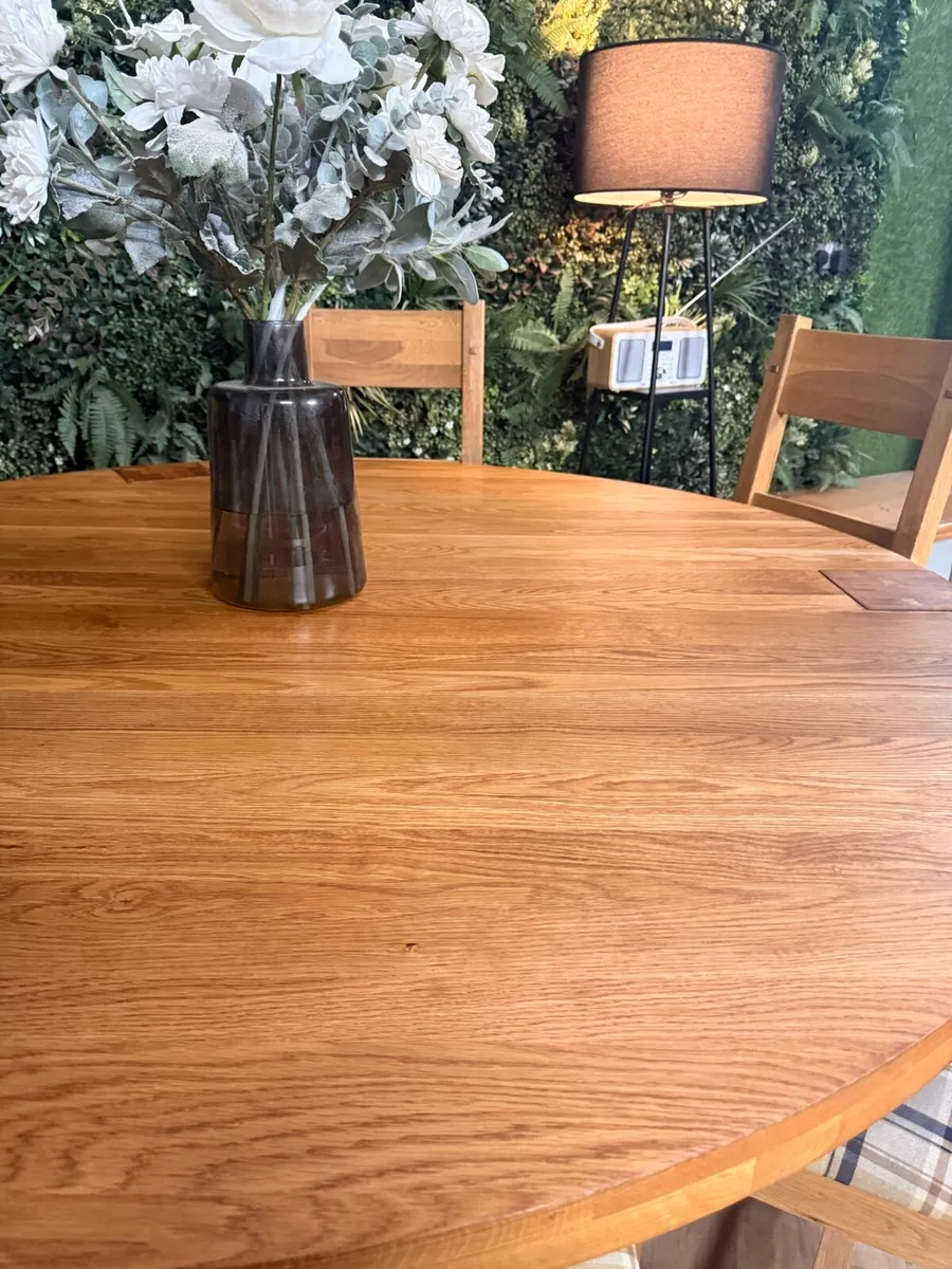 Large solid oak kitchen table & 6 chairs - Image 4