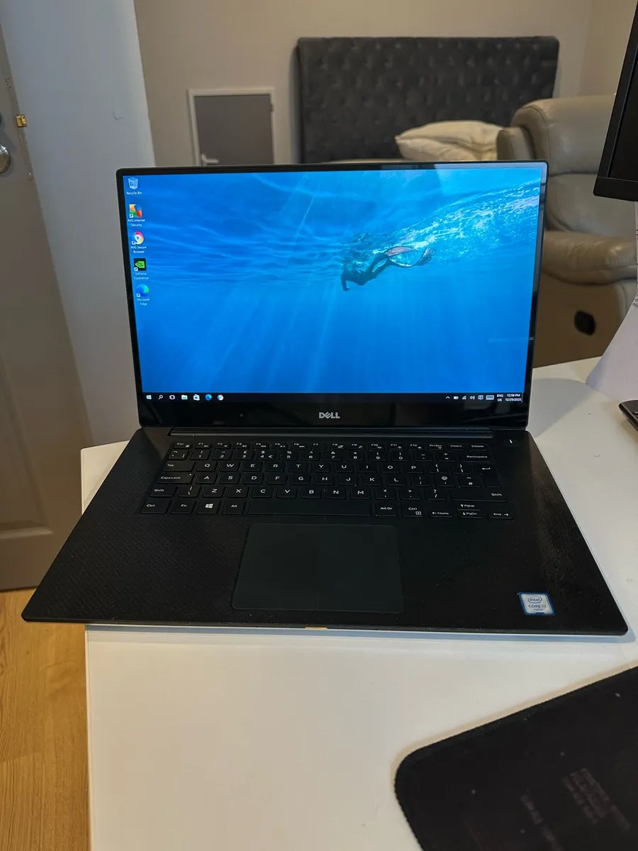 Dell XPS 15 9550 - Image 1