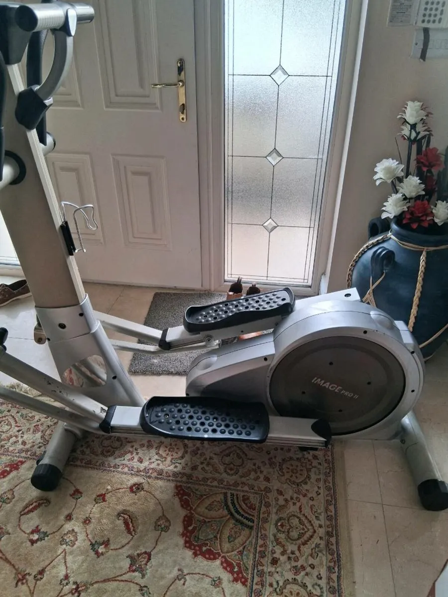 Cross trainer - Image 1