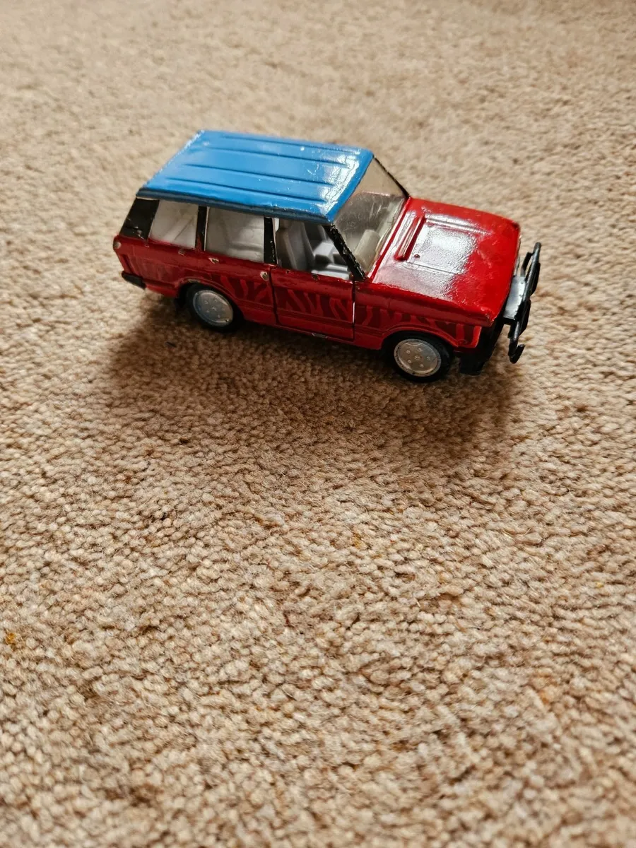 Matchbox Superkings Range Rover Circus - Image 1
