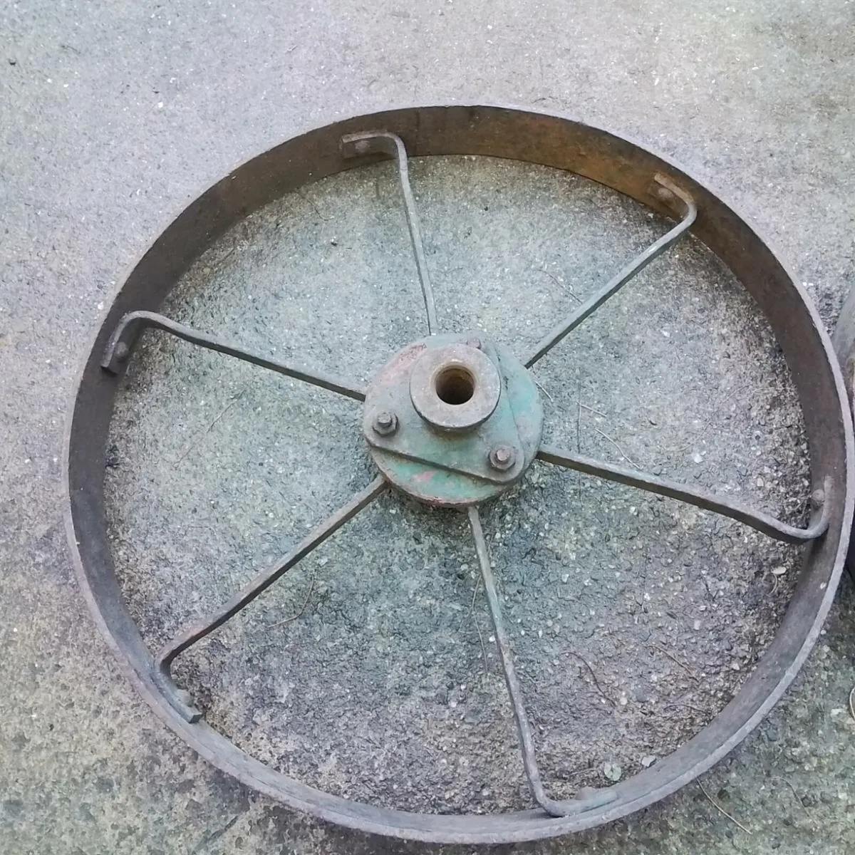 ANTIQUE AND COLLECTABLES - Image 2