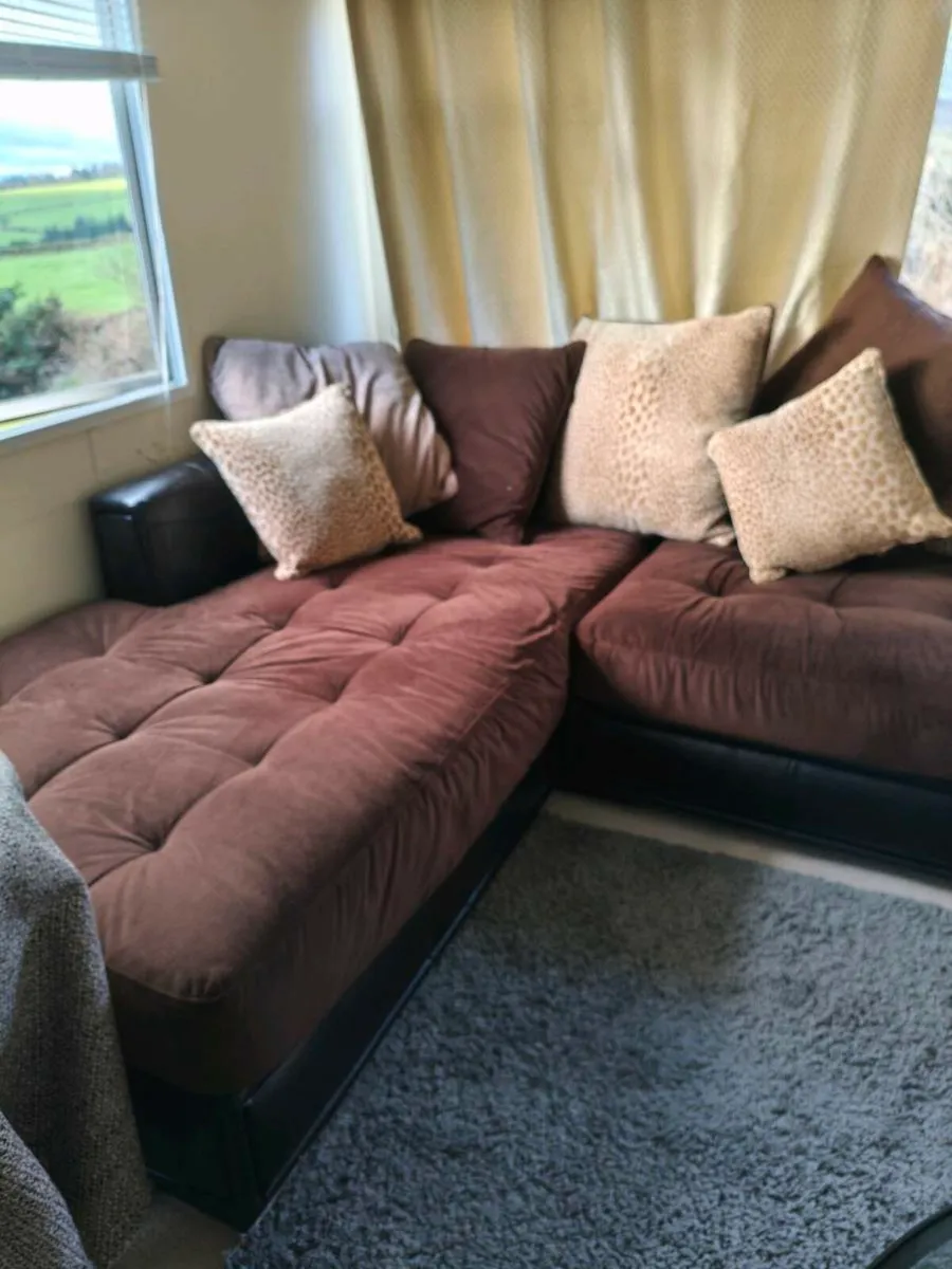 Beautiful brown leathert,swade effect corner suite - Image 1