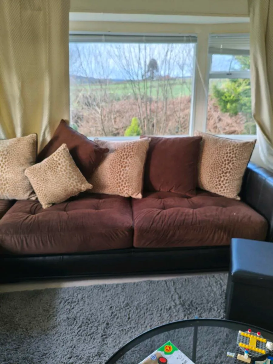 Beautiful brown leathert,swade effect corner suite - Image 2