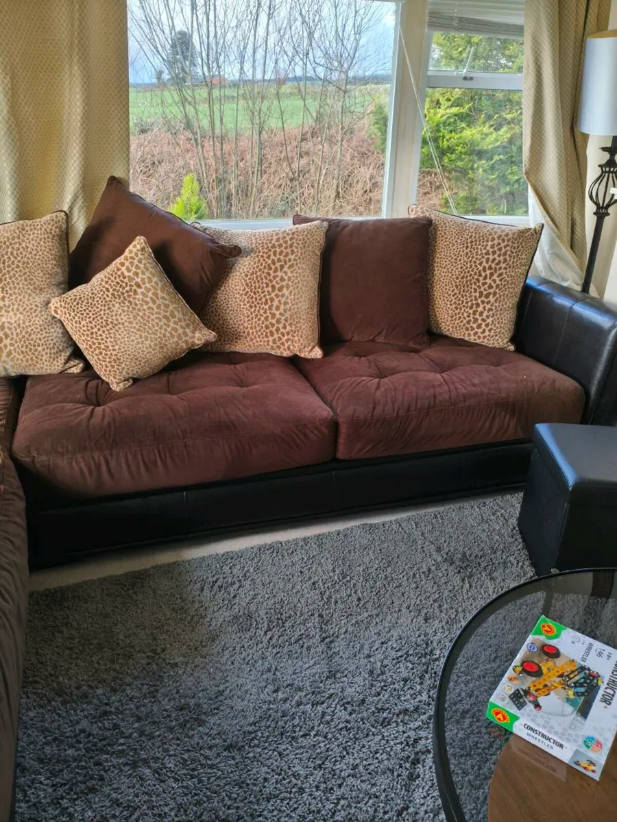 Beautiful brown leathert,swade effect corner suite - Image 3