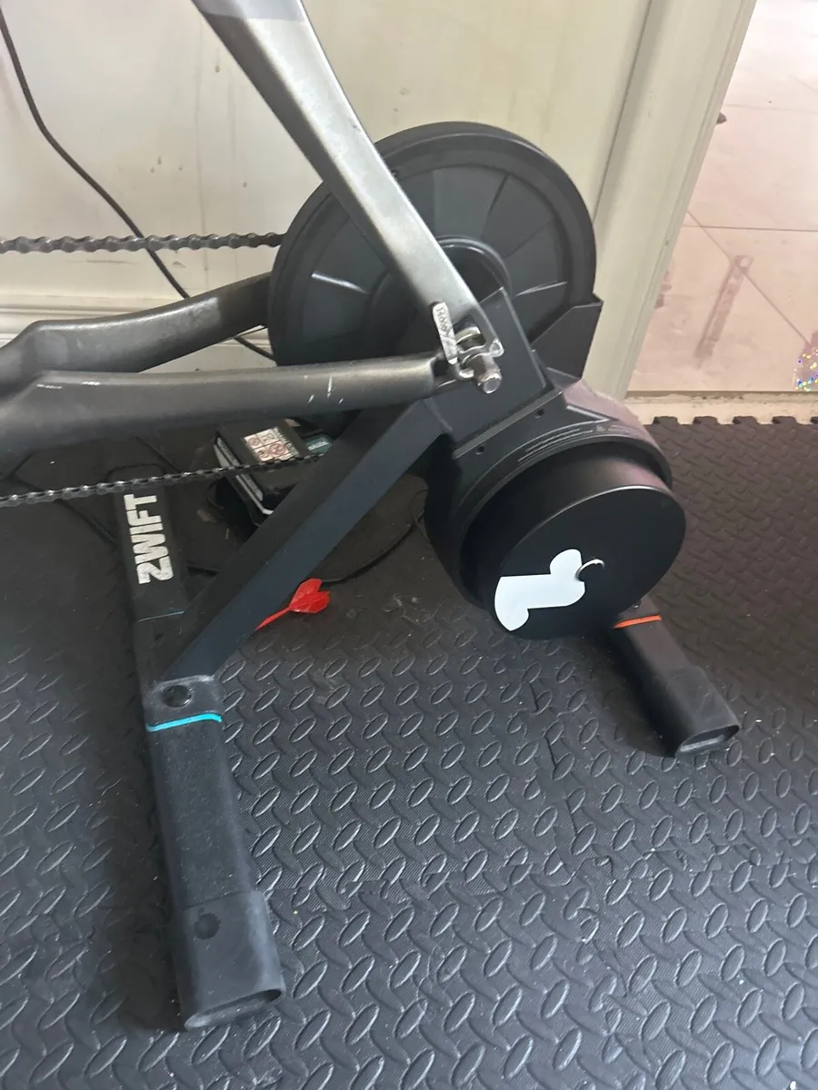 Zwift Hub Turbo trainer - Image 1