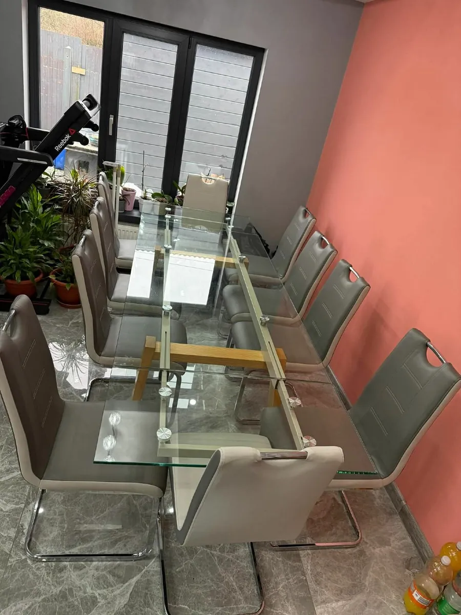 Table with chairs - Image 2