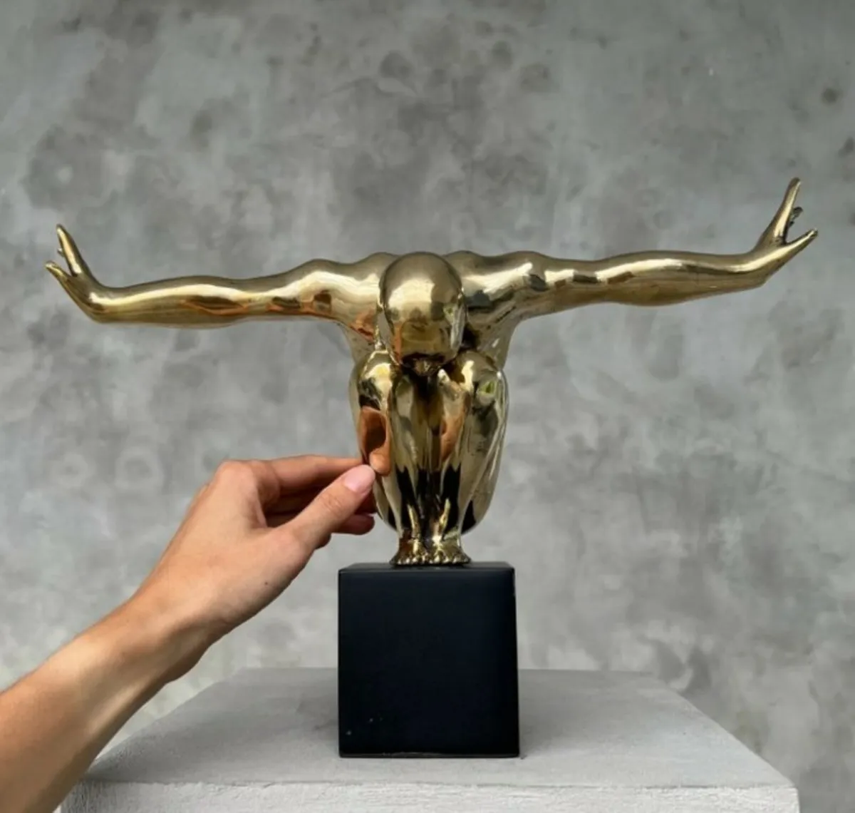 Bronze statue of a male swimmer - Image 1