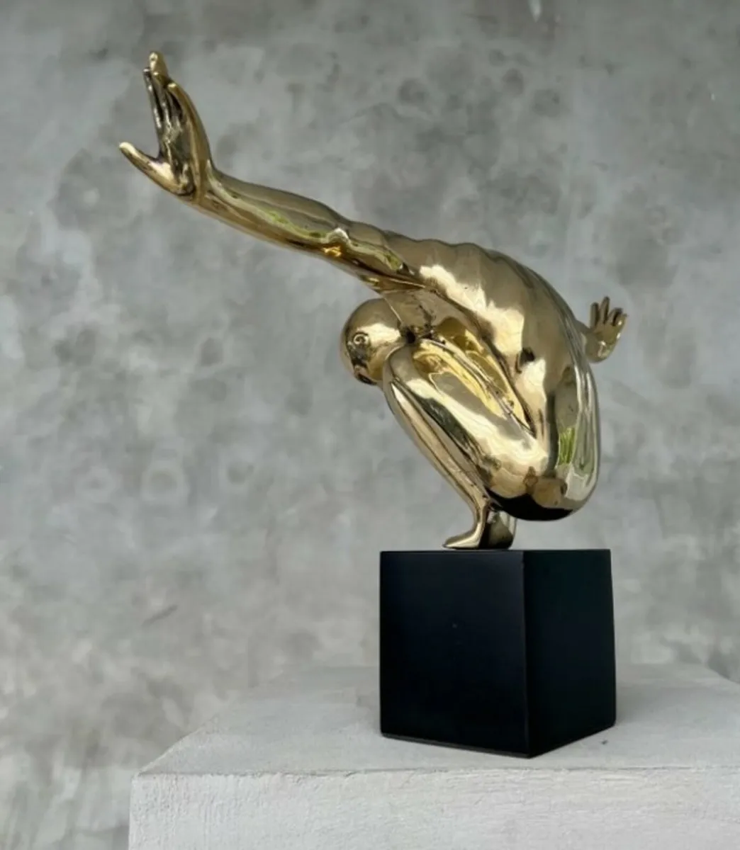 Bronze statue of a male swimmer - Image 4