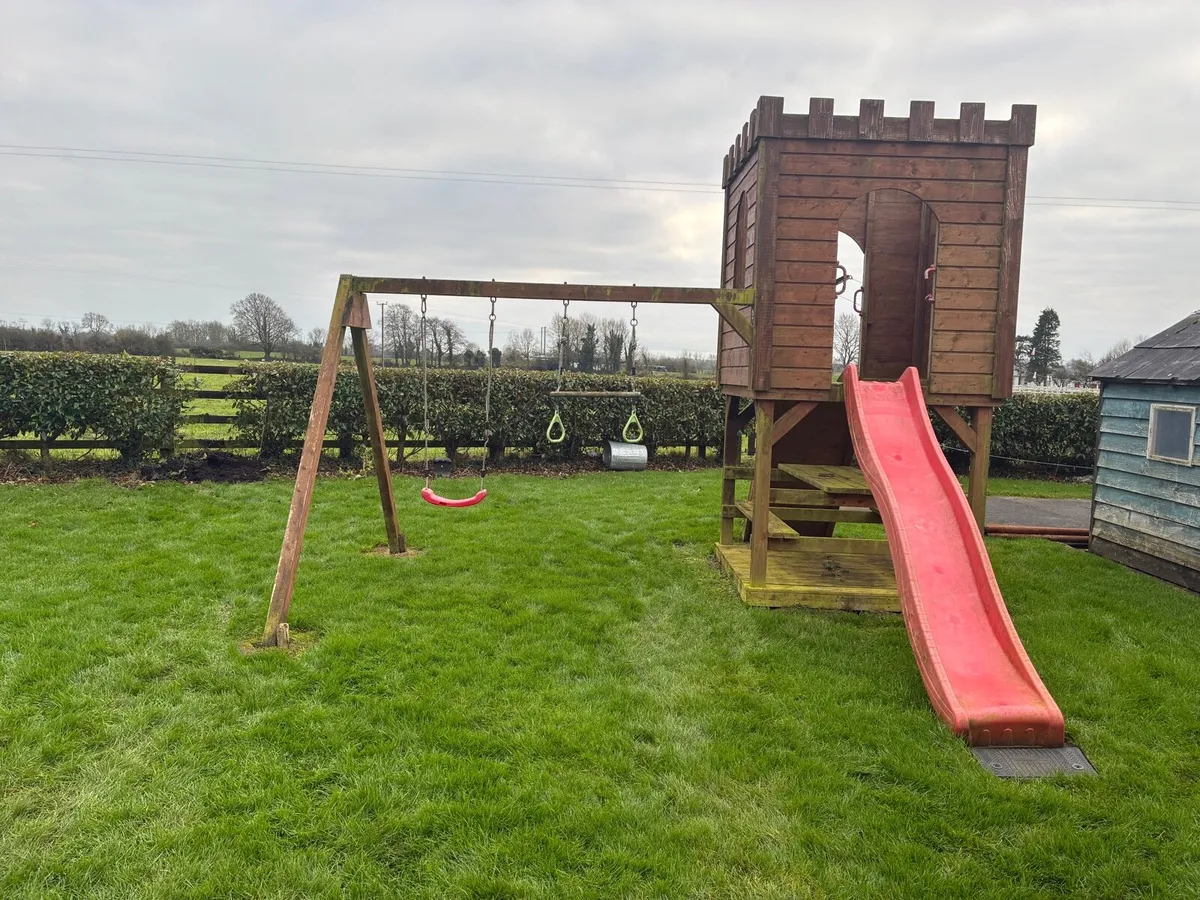 Swing and castle slide - Image 1