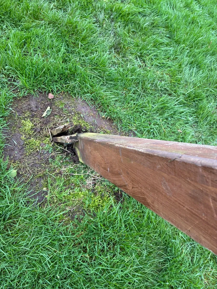 Swing and castle slide - Image 3