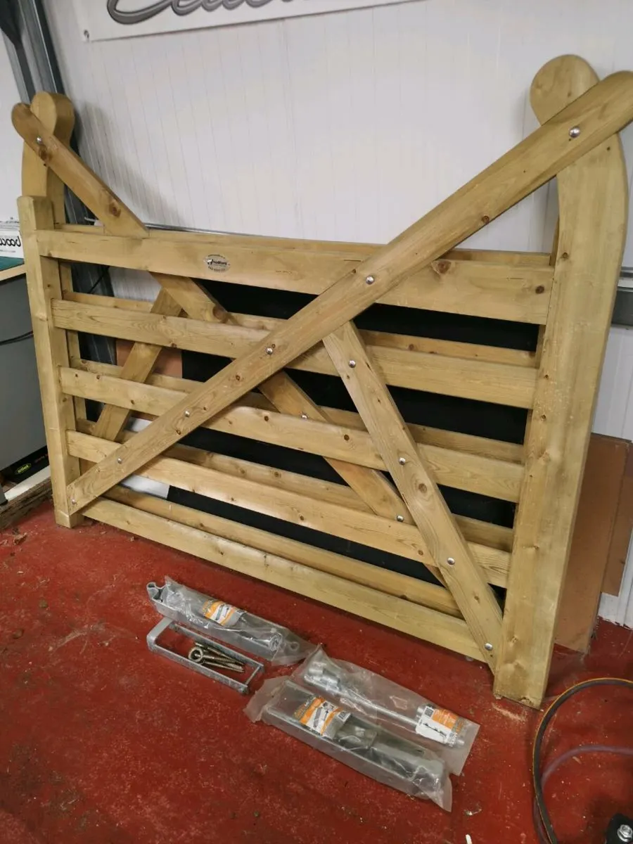 Woodford goose neck gates - Image 2