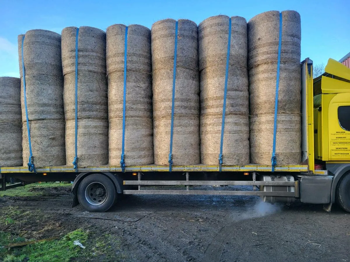 Hay and straw for sale - Image 1
