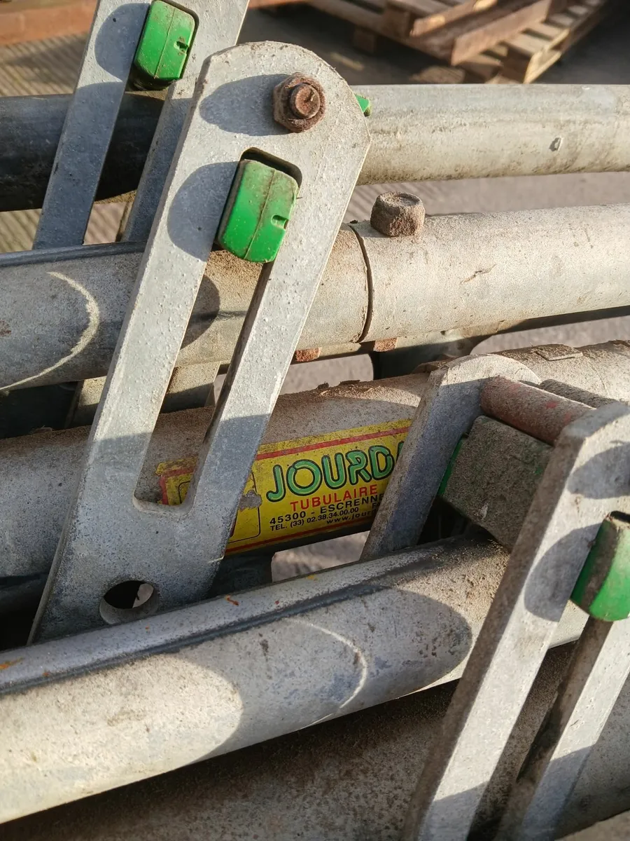 Feed barriers - Image 2