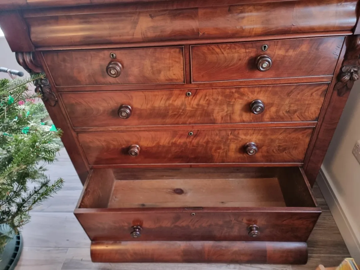 Chest of drawers - Image 2