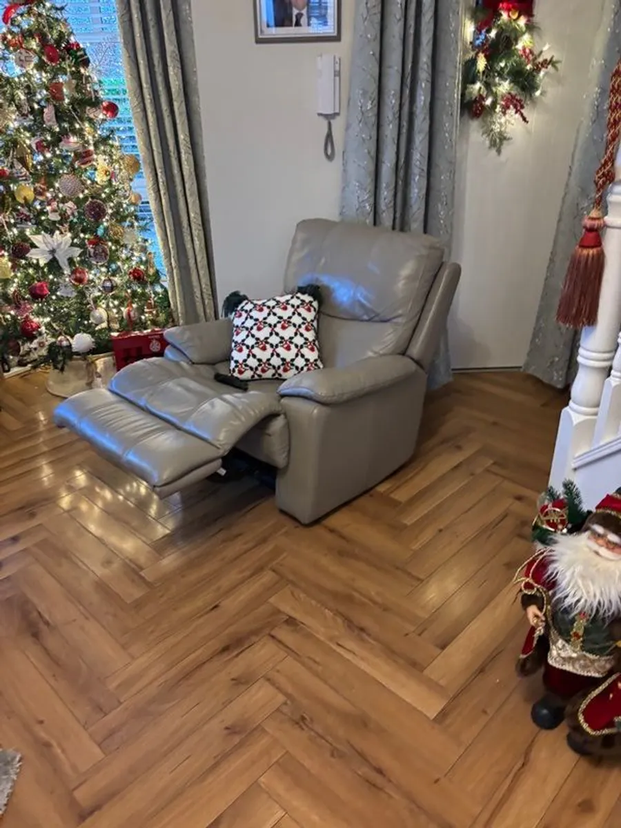 Grey leather 3 Seater recliner with recliner armchair - Image 2