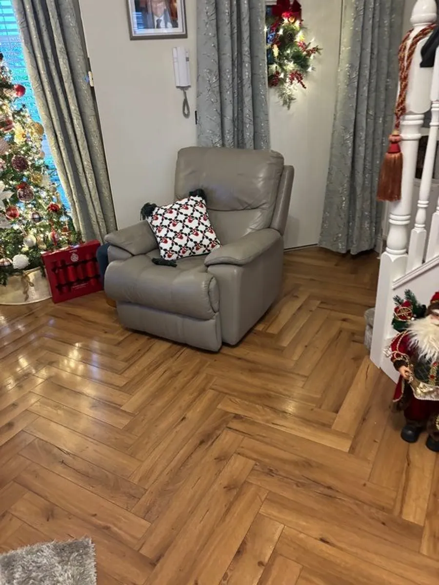 Grey leather 3 Seater recliner with recliner armchair - Image 3