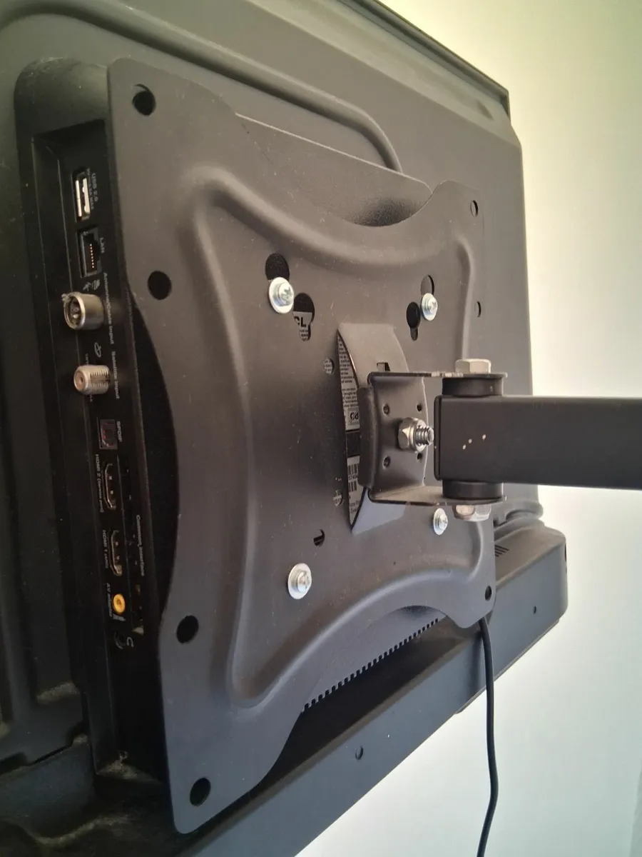 42 Inch TV Screen with Bracket - Image 3