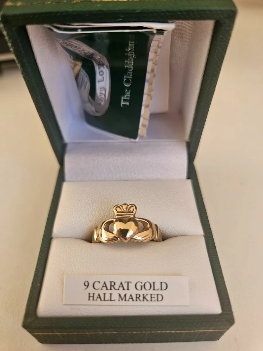 9kt Gold Claddagh Ring - Image 1