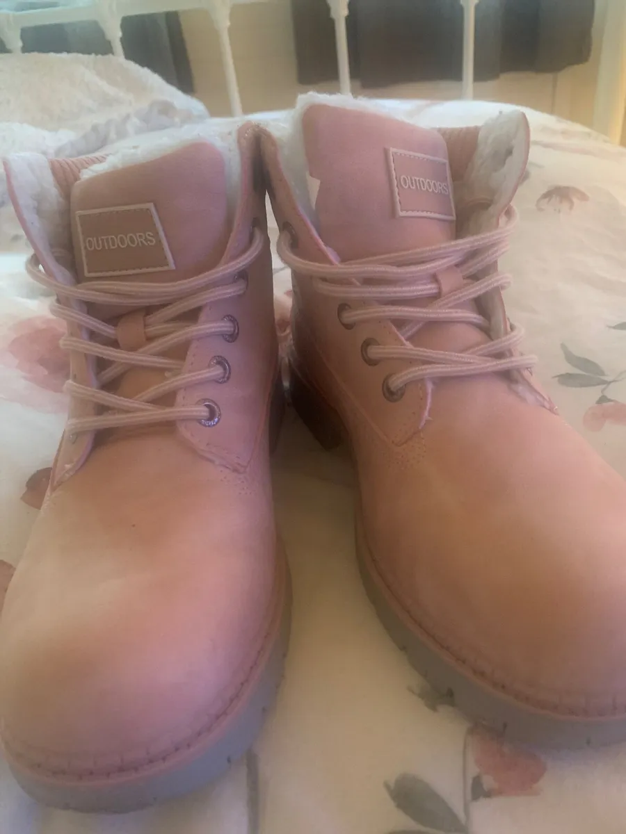 Women’s boots - Image 2